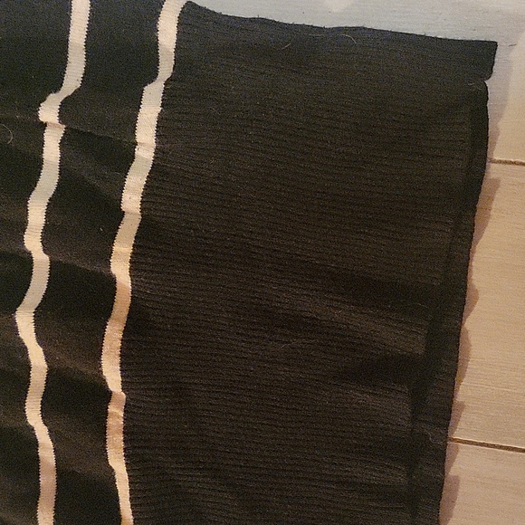 Dots black and white short sleeves v neck sweater - Picture 3 of 6